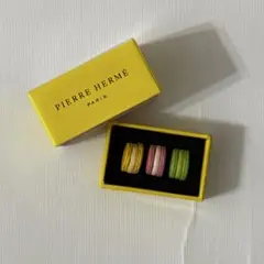 Pierre Hermé ピエール・エルメ　ガチャ マカロン3個