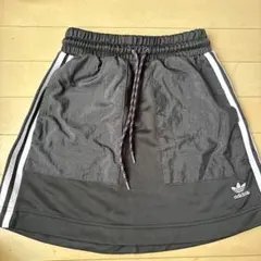 adidas ブラックミニスカートのサムネイル