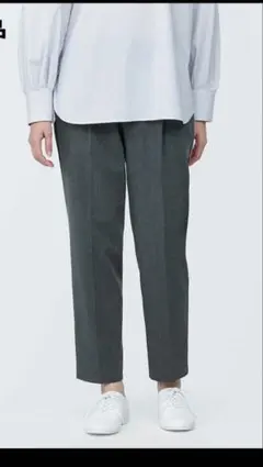 無印良品　MUJI 新品未使用タグ付 シワになりにくいタックテーパードパンツ