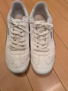 PUMA ホワイトスニーカー 使用感あり