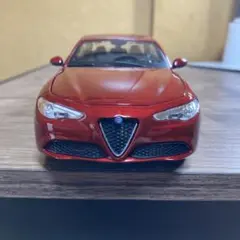 Bburago 1/24スケールAlfa Romeo Giulia ミニカーのサムネイル