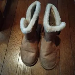 ブラウン ボタン付き ショート ムートン ブーツ M 美品