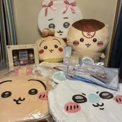 ちいかわ　低反発クッション　収納ボックス　マイヤーブランケット ちいかわ 低反発クッション 収納ボックス マイヤーブランケット - メルカリ