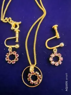 ゴールド色 フラワーリング ネックレス イヤリングセット 天然石 模造石