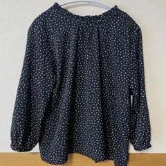 水玉模様　長袖ブラウス　黒×ベージュ　フリルネック　上品