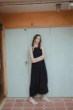 PINUE フリルネックワンピース