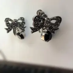 リボンデザイン イヤリング　レトロ　ビンテージ風