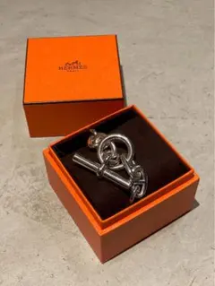 Item thumbnail for item 9e97a913-a54d-417f-bb72-760c47142f1b