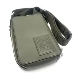 LOEWE ロエベ バーティカルクロスボディバッグ カーキ アナグラム レザーのサムネイル