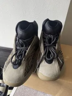 YEEZY QNTM Amber Tint