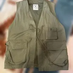 カーキ ポケット付きカジュアルベスト