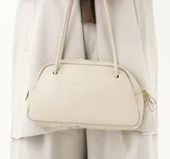 ベージュ ハンドバッグ ジッパー付き