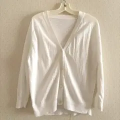 無印良品　ホワイト Vネックカーディガン