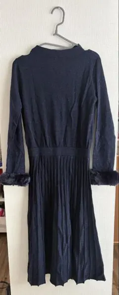 ネイビー ニットワンピース 長袖 ファー付き