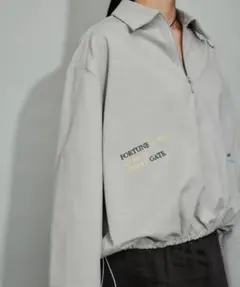 アダムエロペ ミックスロゴ刺繍ハーフジップロンT