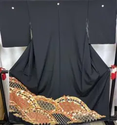 黒留袖　垣根に花や紋様　比翼付き　着物