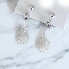 ファッション イヤリング シルバー色 ねじ巻き式