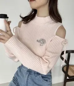 NICE CLAUPブローチ付き/肩あきにもなるリブニット ピンク