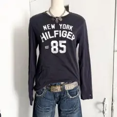 TOMMYHILFIGER トミーヒルフィガー 英字 プリント 長袖カットソーのサムネイル