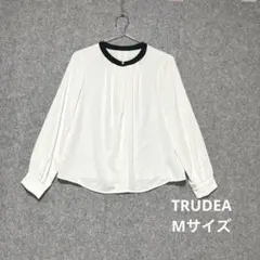 美品⭐︎TRUDEA バンドカラー2WAYデザインブラウス　パールボタン　Mのサムネイル