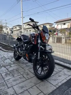 KTM Duke 200 スポーツバイクのサムネイル