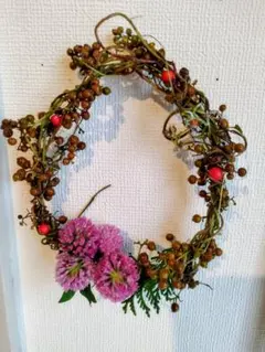 ヘクソカズラとアカツメクサリース