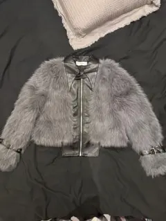 ファーとレザーのショートジャケット グレー