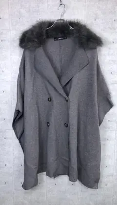 ZARA KNIT 古着 ダブルブレスト ファー付きポンチョ風ニットコートのサムネイル