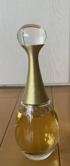 Dior J'adore オードゥ パルファン 香水　50mlのサムネイル