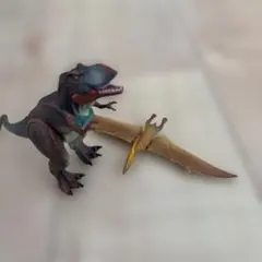 恐竜フィギュア　2体