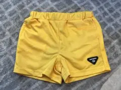 黄色のショートパンツ