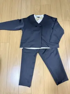 グレー フォーマルスーツ ボウタイ付き