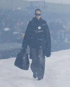 balenciaga 22aw パーカー 元ネタのサムネイル