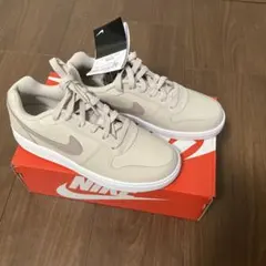 新品未使用 NIKE ナイキ スニーカー 24.0