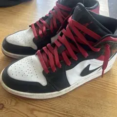 NIKE Air Jordan 1 Mid Black Red Whiteのサムネイル