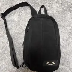 Oakley ブラック ショルダーバッグ