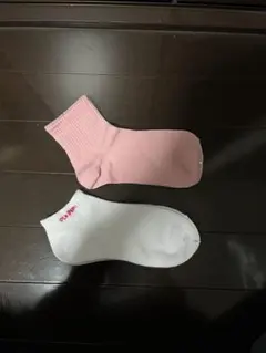 ピンクとホワイトのショートソックスのサムネイル