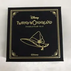 アズール・アーシェングロット 魔法帽子の留め具風ブローチ