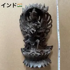 ヒンドゥー教の神鳥ガルーダの像