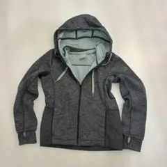 フード付きグレーのスリムフィットパーカー