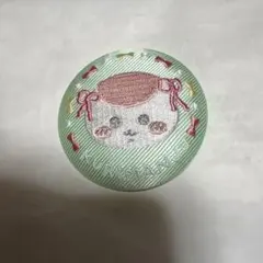ちいかわ　刺繍缶バッジ　くりまんじゅう