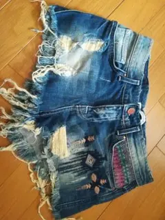 ZARA　ダメージデニムショートパンツ