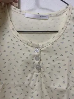 ラブリーフラワーTシャツのサムネイル