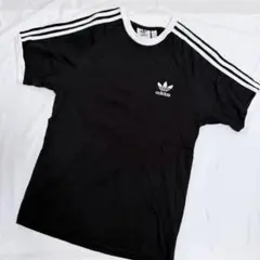 adidasアディダススリーストライプス Tシャツ