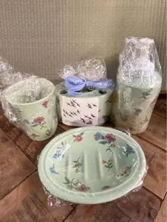 LYNN HOLLYN リンホーリン 陶器製歯ブラシスタンド　コップ　石鹸入れ