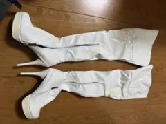 【中古・未使用品】エナメルのホワイトのニーハイブーツ