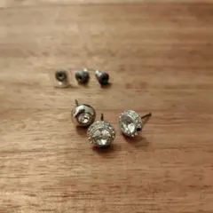 Swarovski ピアス 上品 スタッド 小ぶり