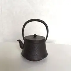 岩鋳 南部鉄器 急須 赤茶 砂鉄 柿葉文様 茶道具 鉄製 鉄瓶 蓋なし
