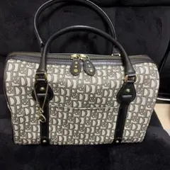 Item thumbnail for item 57b64264-1560-4720-a1ae-15f2c19a6757