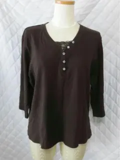 20 THEORIA胸元のボタンがおしゃれなトップス　サイズ4L